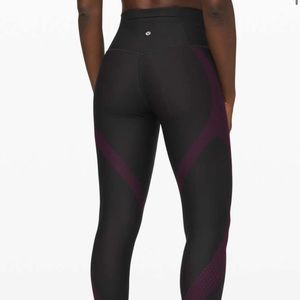 Lululemon Mapped Out High-Rise Tight 28"
Black / Marvel